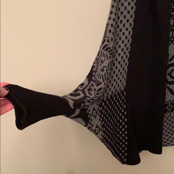 Express Back & Gray Cardigan - Picture 2 of 5